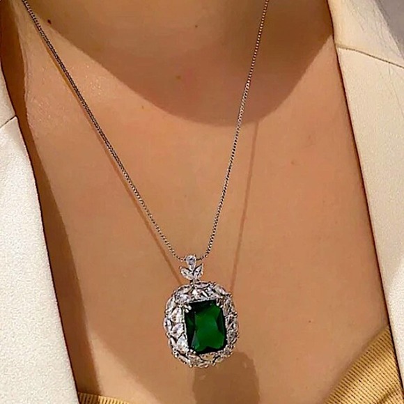 Cubic Zircon Emerald Green Gemstone Pendant Charm Necklace - Picture 3 of 8